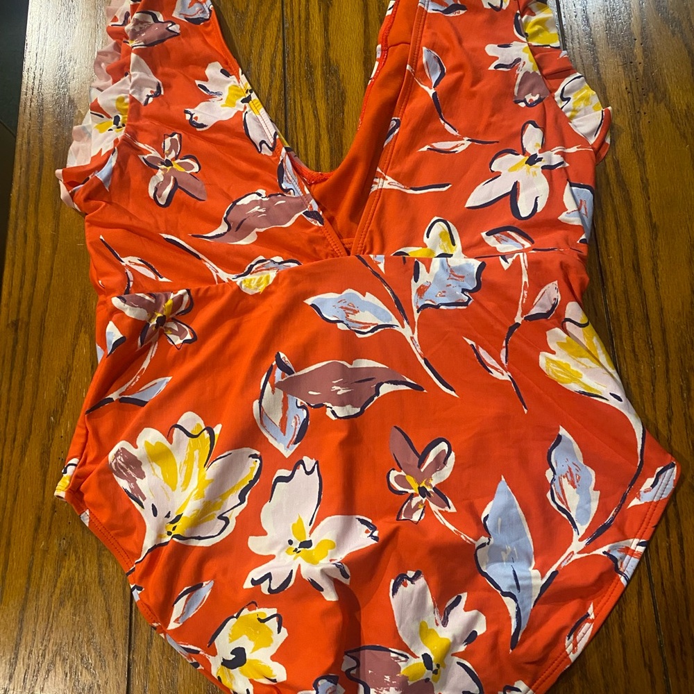 Women’s Catalina Swimwear XL 16-18. Vibrant Floral Print. Great Shape.